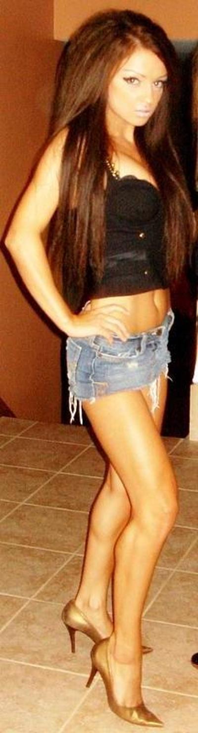 16P All-natural amateur models posing naked