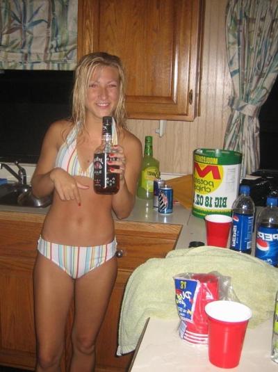 16P Fresh amateur girls flashing perky tits and shaved pussies