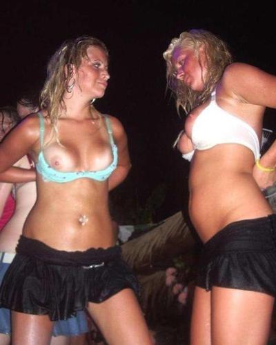 16P Amateur babes showing their smooth cunts only for you