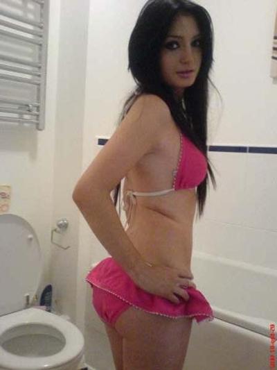 16P Busty girlfriends in amateur photo shoots