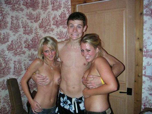 16P Lesbian amateurs in steamy photos