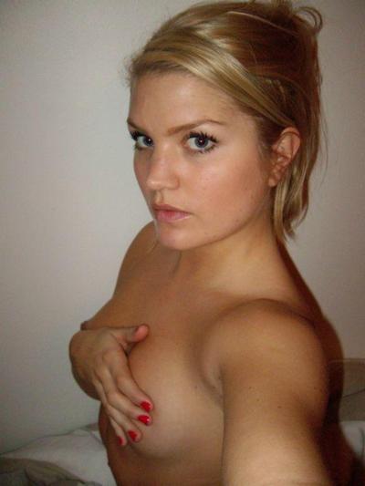 16P Pictures gallery of a brunette chick with nice titties