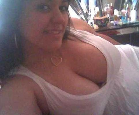 16P Pictures of a busty chick with perfect ass