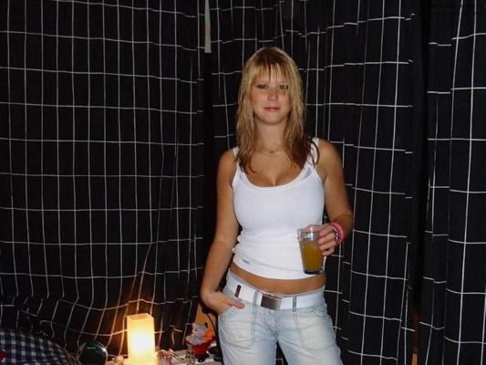 15P Bilder von College-Schlampen, die auf Partys flirten