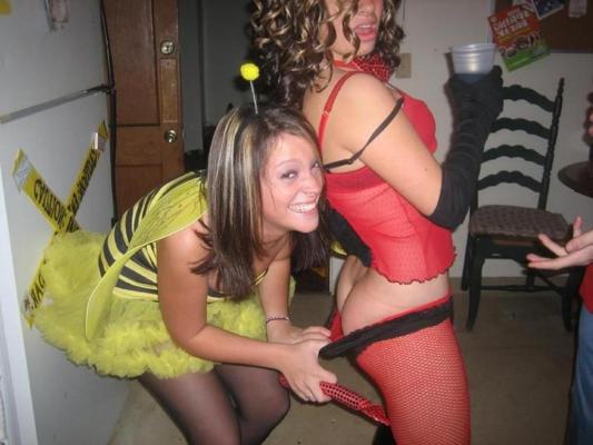 15P Pics of wild college parties where everyone\'s naked