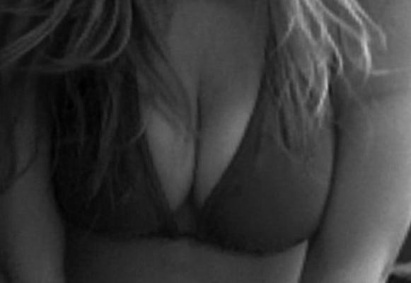 15P Colección de varias fotos de novias mostrando sus grandes tetas.