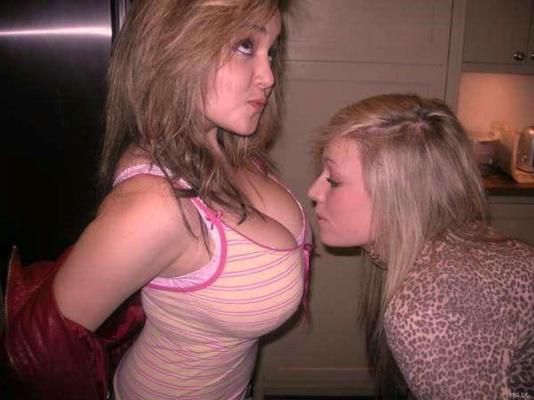 16P Amateur babes showing their smooth cunts only for you