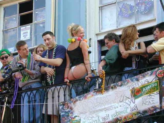 15P More tit-flashing by drunk mardigras chicks