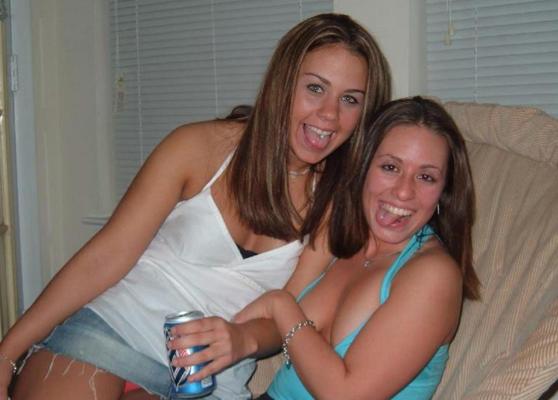 15P Pictures of drunk chicks doing crazy things