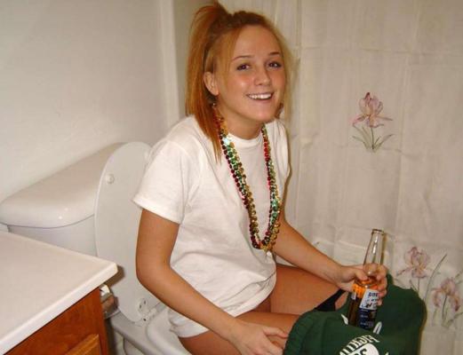15P Pictures of trashed chicks gone wild