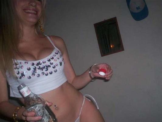 15P Pictures of trashed babes in sorority parties