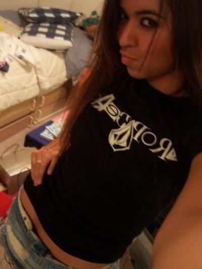 15P Hot and horny amateur girlfriends strip sexy