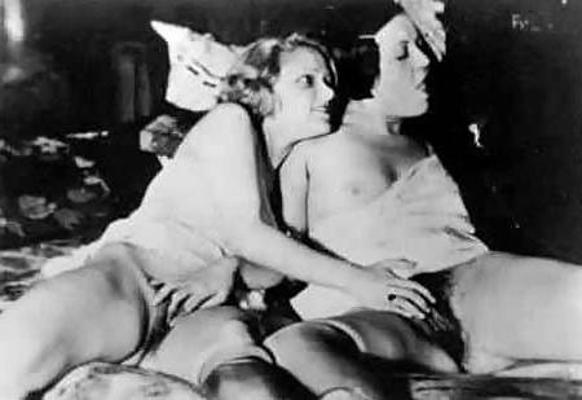 17P Vintage Lesbian Photos
