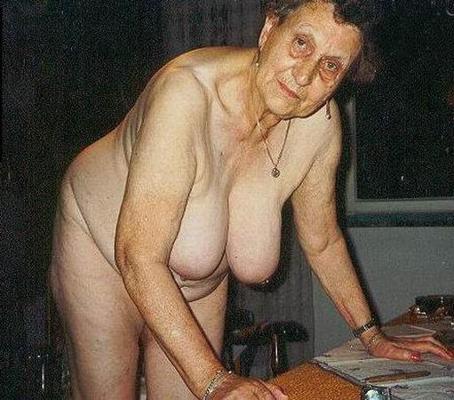 18P kinky older amateur grannies poser