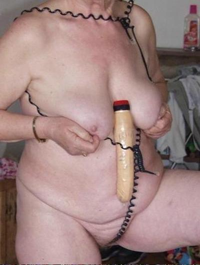 16P Old fart woman shows her big tits and naked ass