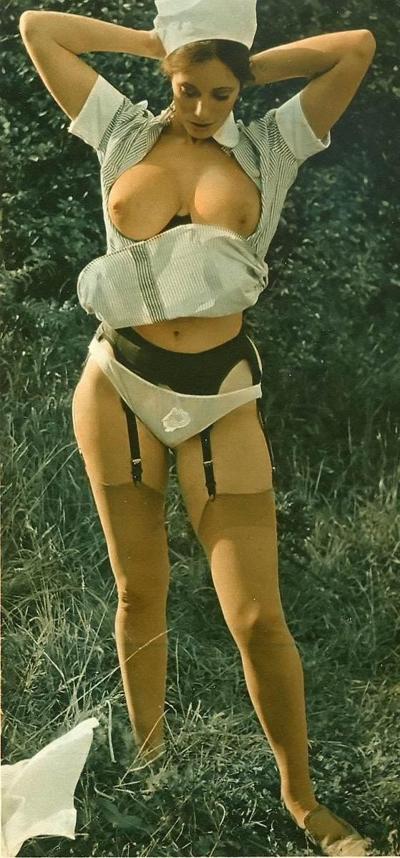 16P Mature sexy ladies shows their tits in this classic erotic set