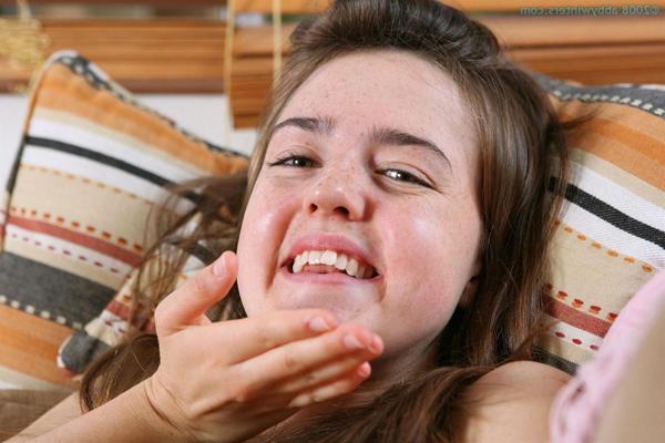 16P Cute teen girl next door with natural hairy pussy