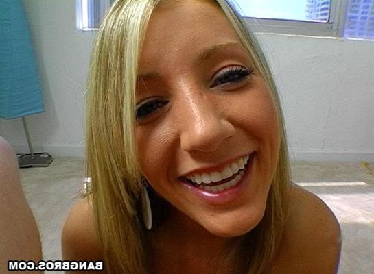 16P Look, she looks like a celebrity