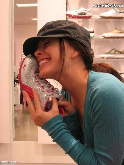 16P cute teen shopping