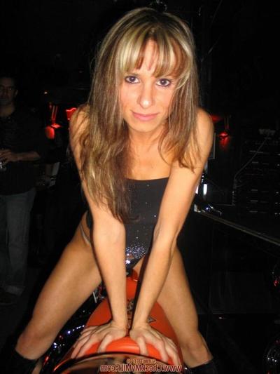 6P Sexy amateur milf posing