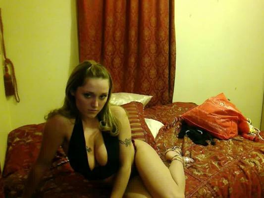 6P Super hot marie shows you her hot private webcam show in this hot video and pics