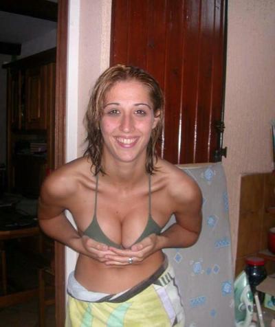 15P Amateur housewife shows tits and cunt