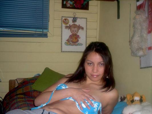 20P Amateur brünette Freundin fickt zu Hause