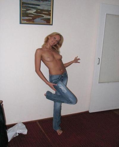 20P Amateur blonde housewife posing nude and fucking