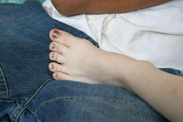 16P Interracial foot fetish action