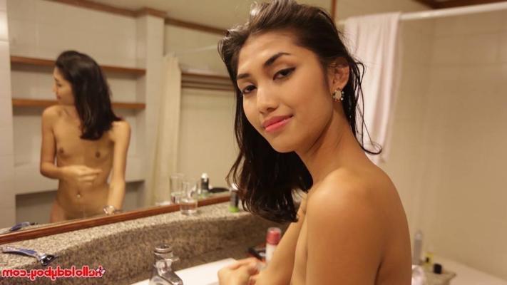 12P Thai Ladyboy enjoys hard ass packing