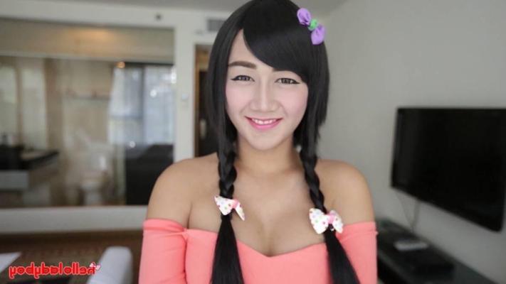 12P Ladyboy blowjob