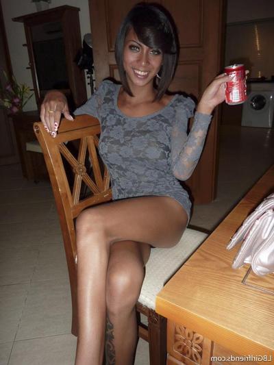 15P Amateur Ladyboy Girlfriends Flirting Flashing And Exposing Shemale Bodies