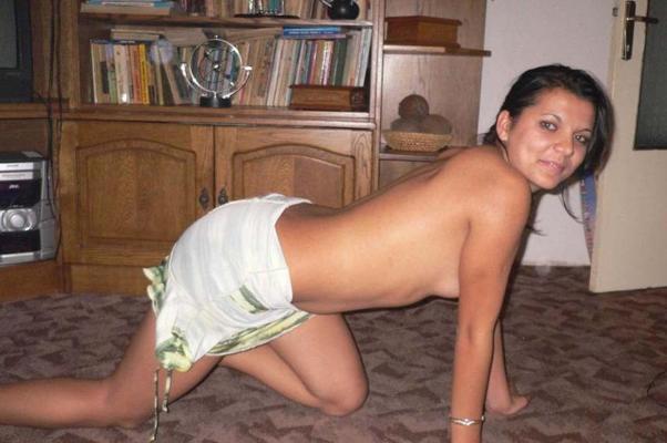 16P Photo set of a Spanish senorita posing sexy
