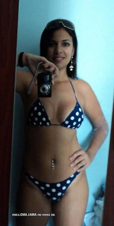 15P Steamy hot Spanish chick's selfpics