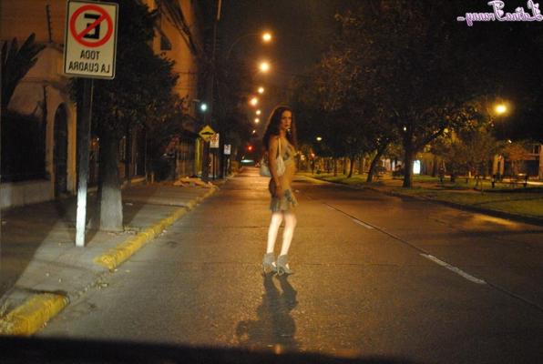 12P Nikki gibt sich als Straßenprostituierte aus