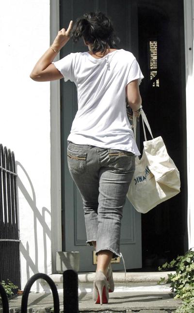 7P Lily Allen Voyeur