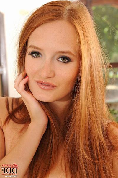 16P Denisa Heaven redhead strips and vibrator toys