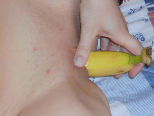 15P Kinky Melina stuffs her twat with a big banana