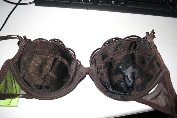 12P Soutien-gorge sperme