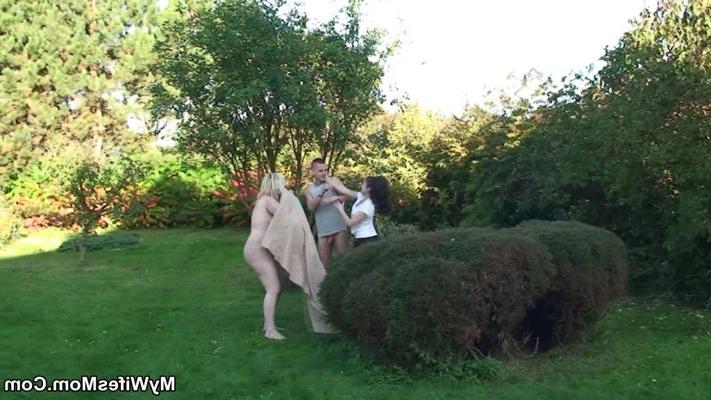 16P Mature plumper riding son-in-laws cock out in yard