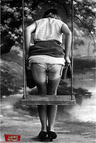 12P Some real old and vintage naked art babes pictures