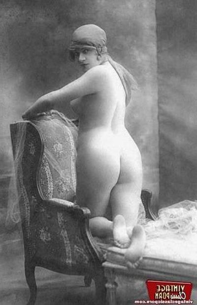 12P Classic ladies from the twenties showing their fine bodies