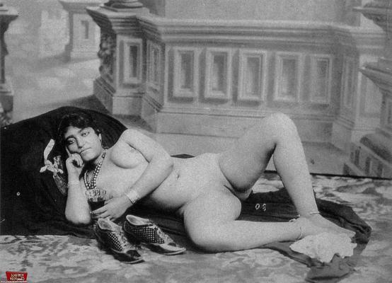 12P Ethnic vintage ladies showing their cute natural bodies