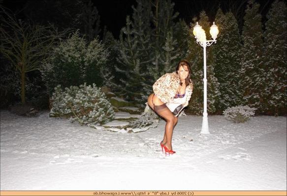 12P Amateur stockings lady in fur posing outdoor