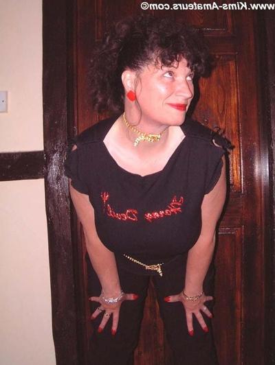 15P British amateur mature exhibing her massive juggs