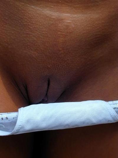 20P Amateur nude in public