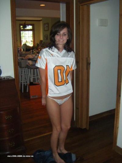 15P Assorted naked amateur teen girlfriends show off
