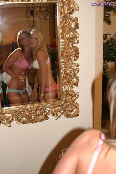 16P Teenie-Babes posieren in BH und süßen Baumwollhöschen