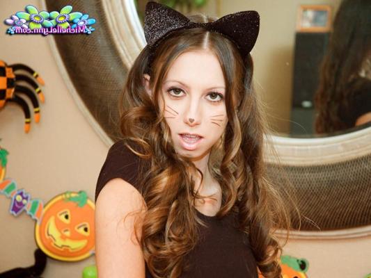 14P amateur michelle lynn doing a halloween trick