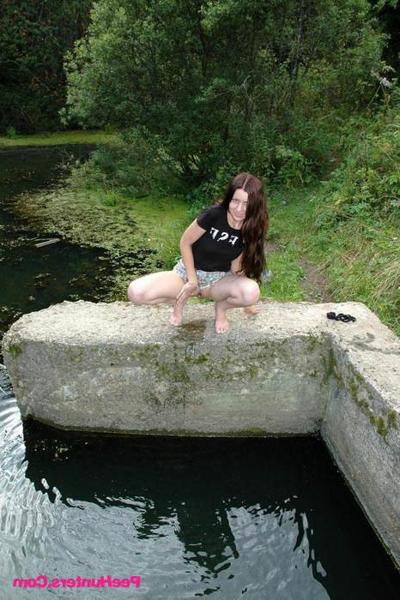 16P Méchante tarte qui pisse du pont dans le ravin